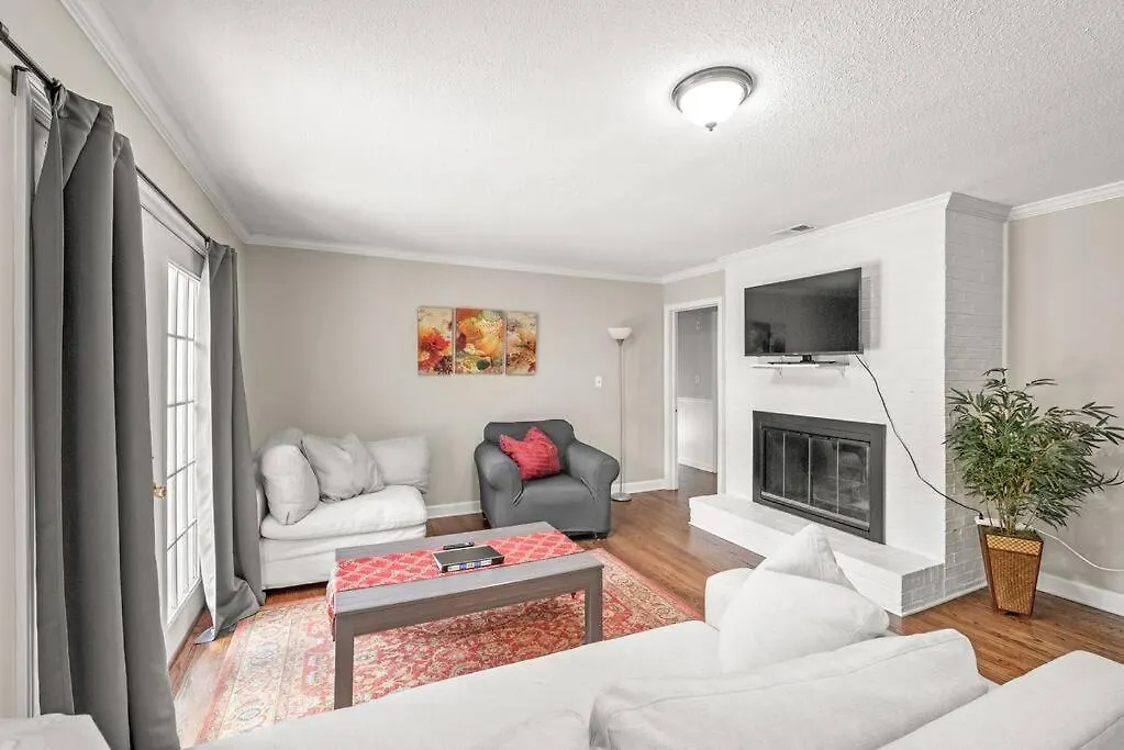 Feriehus Charming, Cozy Home Close To Uptown, Airport & Whitewater Center Charlotte