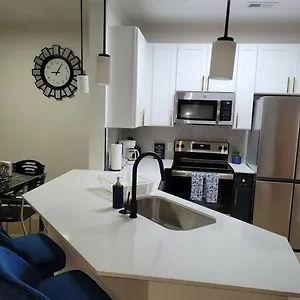 South Charlotte's Cozy & Modern Apartment