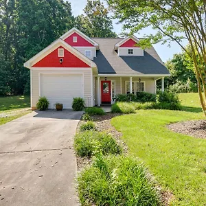 About 9 Mi To Bank Of America Stadium! Holiday home